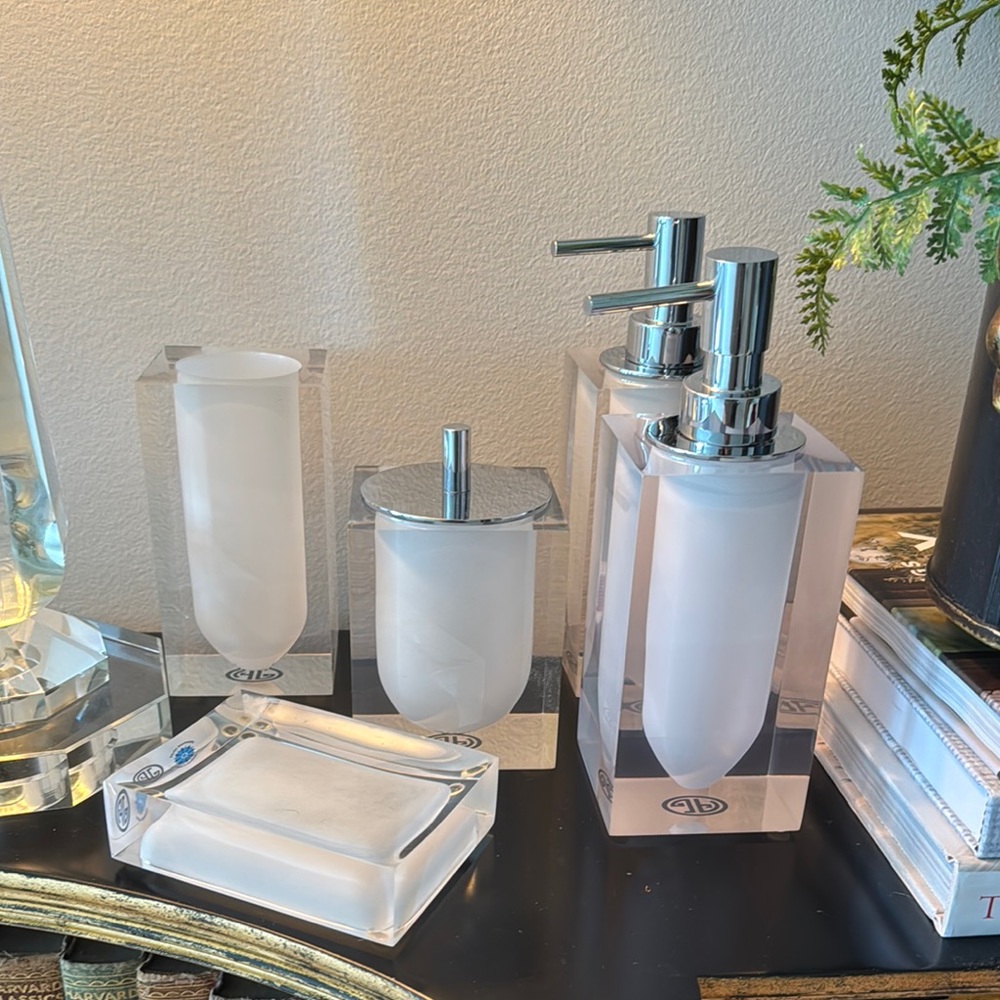 Jonathan Adler Hollywood 5 piece Bath Set in white